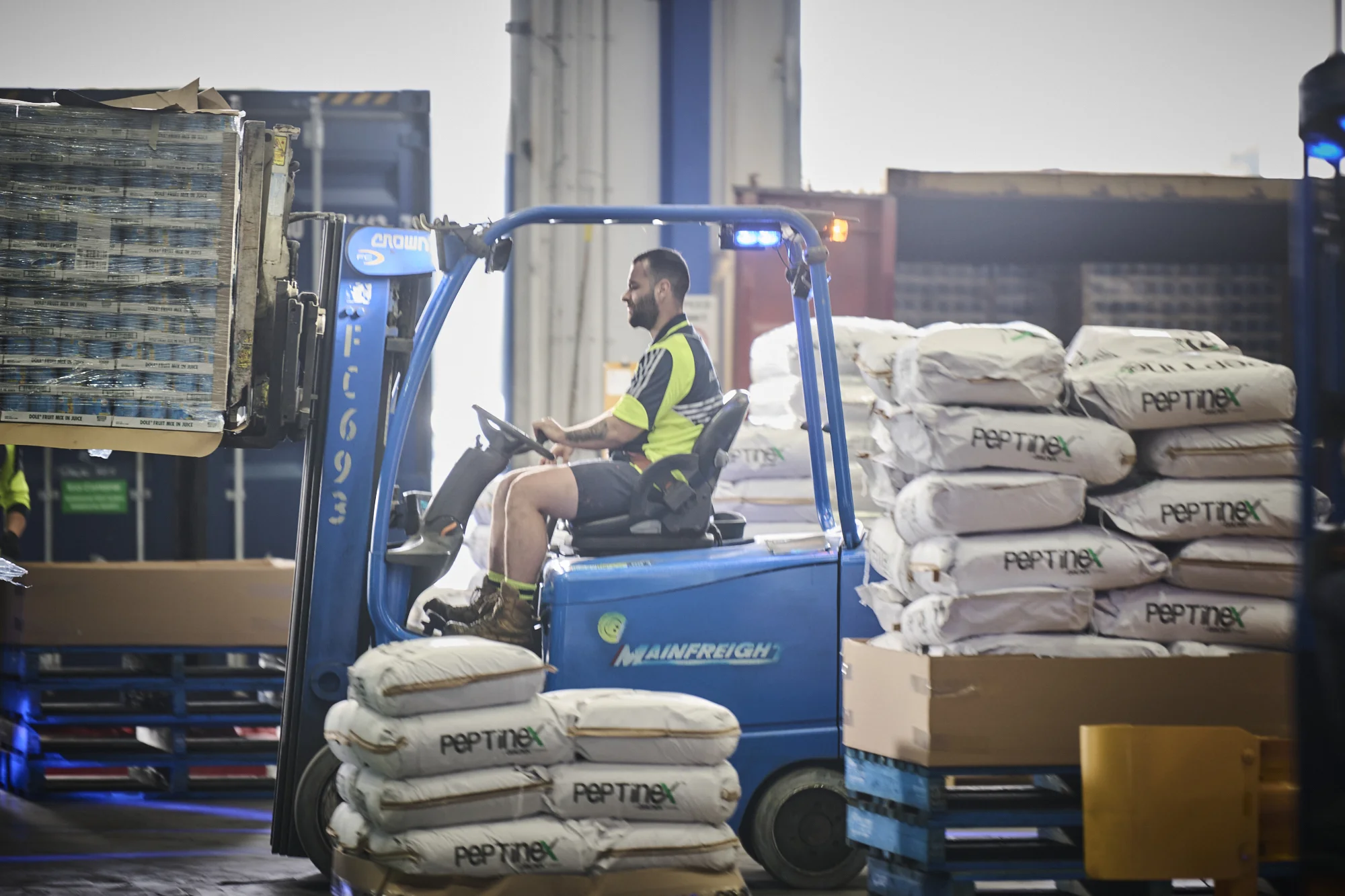 Guide to Importing into Australia  - Mainfreight Team members